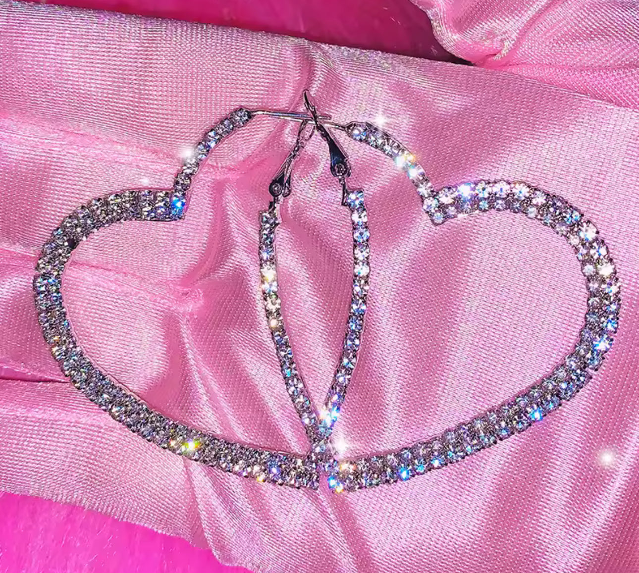 GLAM SPARKLE HEART HOOP EARRINGS
