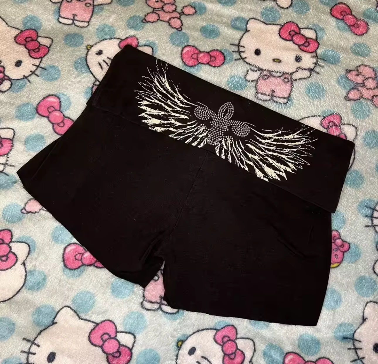 FLY AWAY STAMP SHORTS