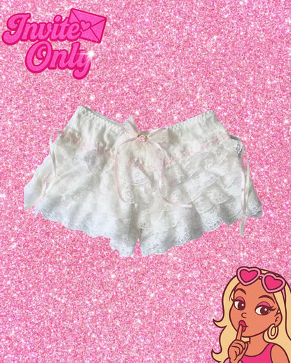 WHITE LACED SHORTS
