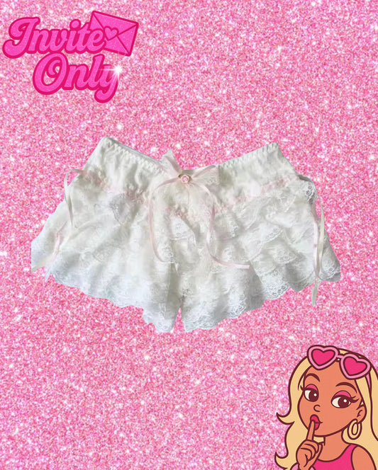 WHITE LACED SHORTS