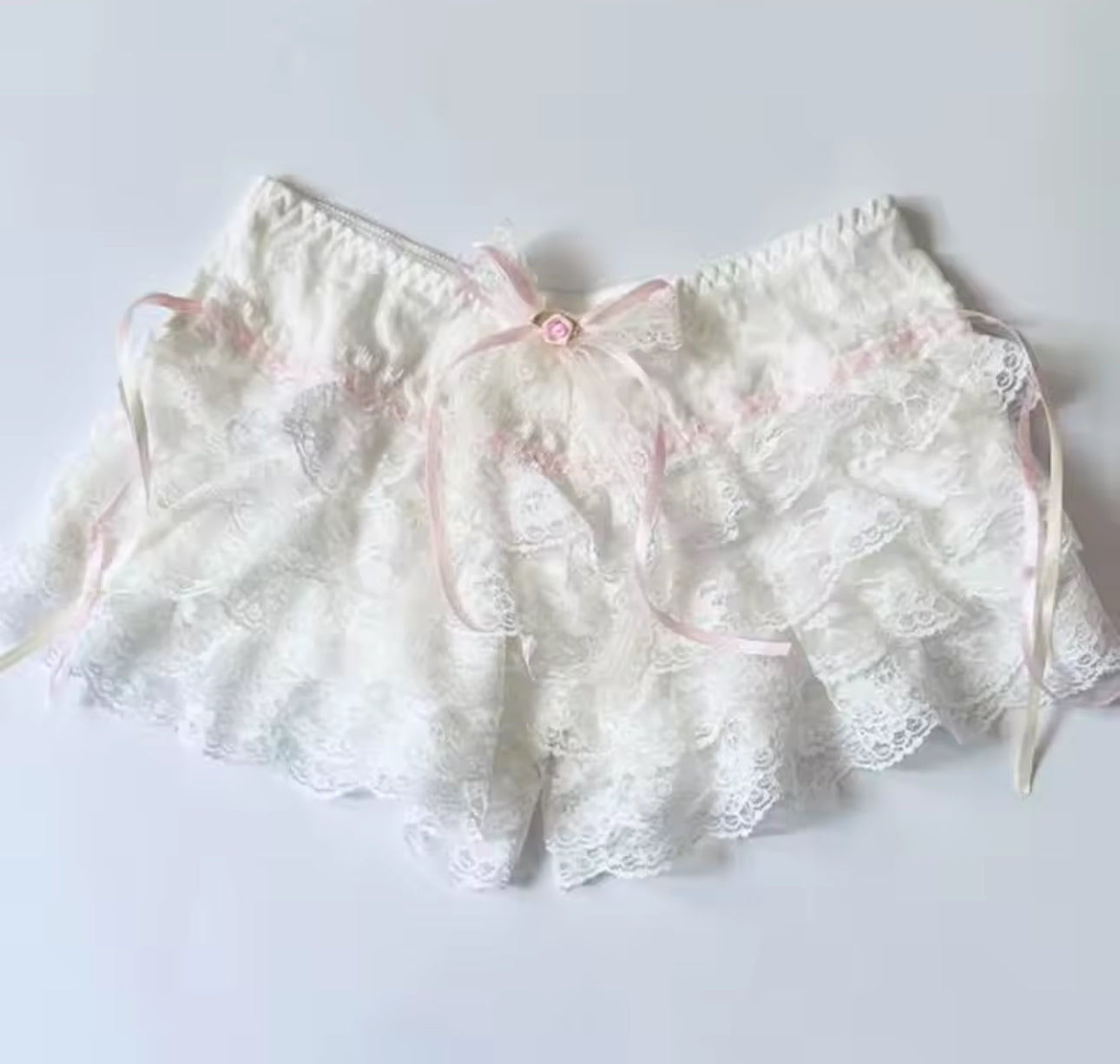WHITE LACED SHORTS
